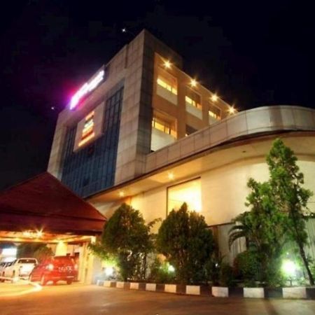 Hotel Banjarmasin International Екстер'єр фото