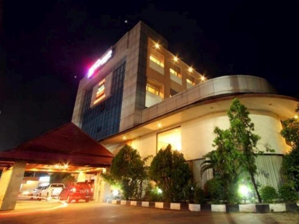 Hotel Banjarmasin International Екстер'єр фото