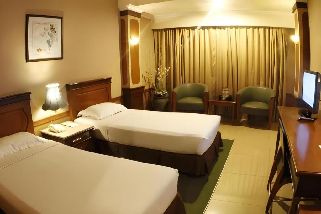 Hotel Banjarmasin International Екстер'єр фото